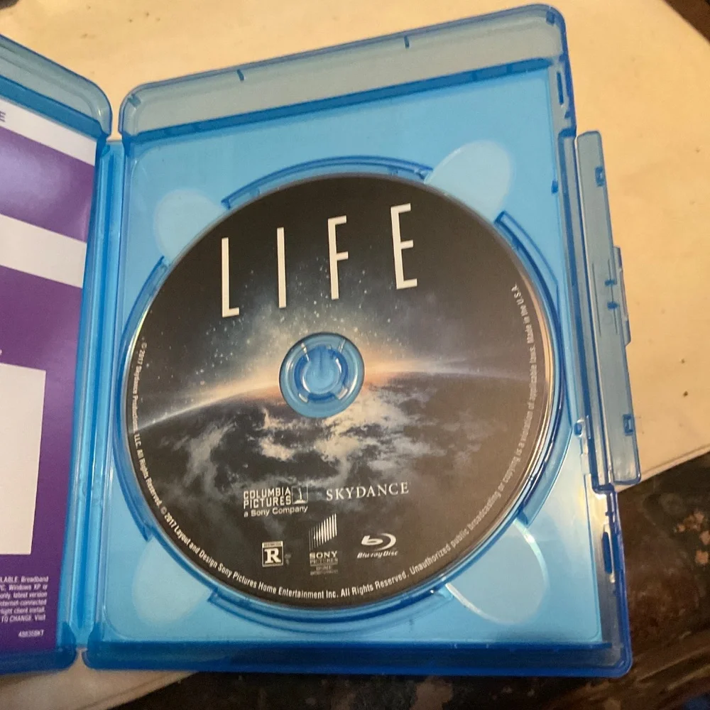 Blu Ray Disc - LIFE. V50
